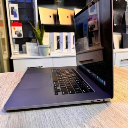 Apple MacBook Pro 15 inch 2018 2.3Ghz 8 core Intel Core i9 32gb Ram 2Tb SSD Radeon Pro 560X 4gb Dedicated Graphics