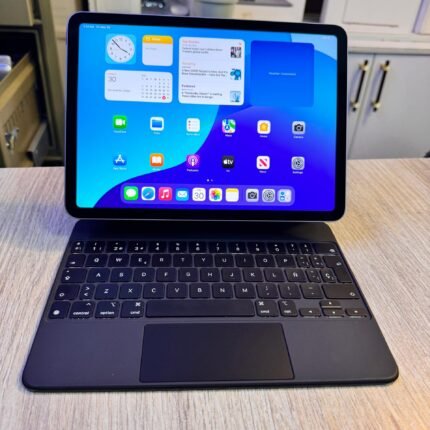 iPad Air 4th Generation A2316 11 inch 4gb Ram 256gb Fingerprint recognition, Retina Display With Keyboard